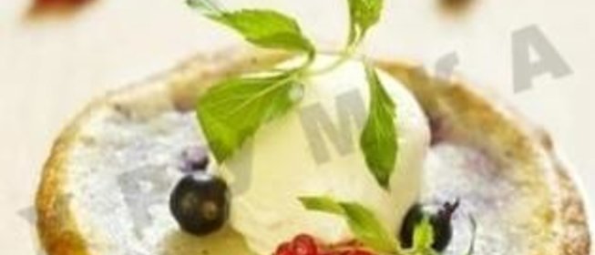 Блины со свежими ягодами по-датски