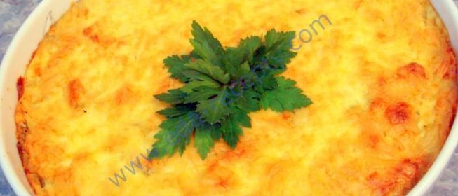 Запеканка со свининой, грибами и картофельным пюре