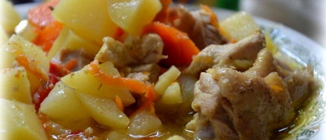 Картофель тушеный с домашней курицей