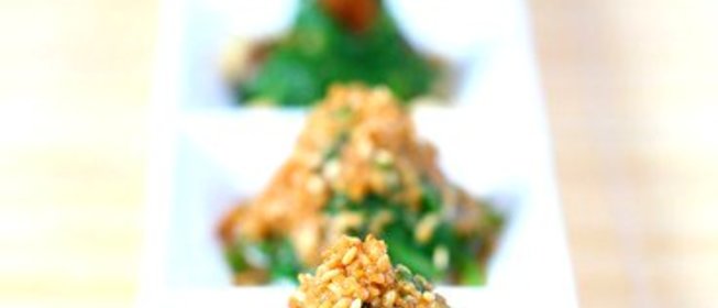 Шпинат с кунжутом и чесноком