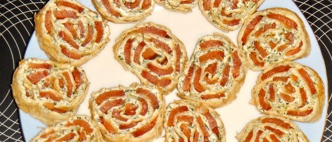 Лаваш, фаршированный красной рыбой