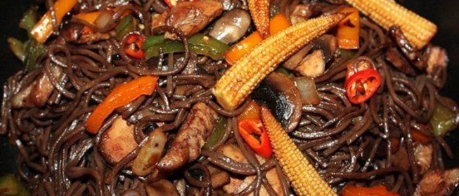 Гречневая лапша с курицей-терияки