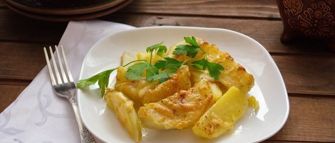Картошка под сыром в духовке