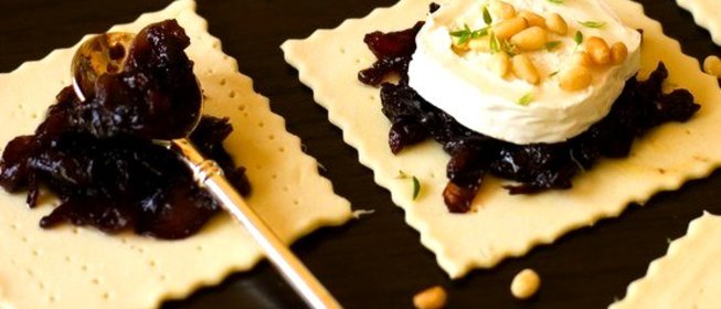 Луковый мармелад с красным вином