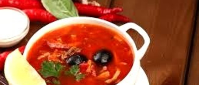 Солянка с копченой колбасой