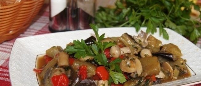 Тушеные баклажаны с грибами