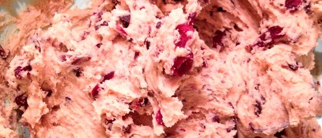 Печенье с шоколадом и вишней