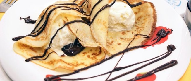 Блинчики с мороженым и шоколадом