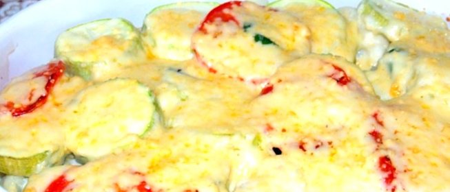 Овощи, запеченные под соусом