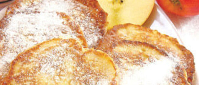 Яблочные оладьи с миндалем, корицей и медом