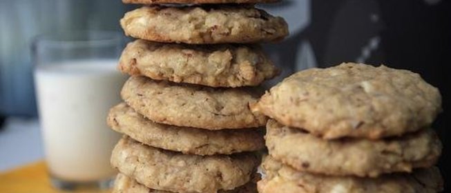 Овсяное печенье с белым шоколадом и миндалем