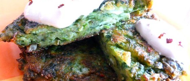 Оладьи из картофеля, кабачков и шпината