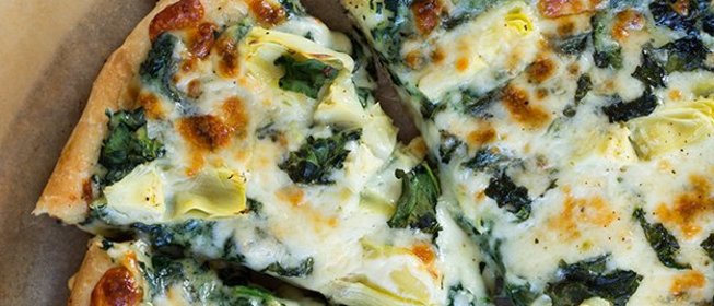 Пицца с шпинатом и артишоками