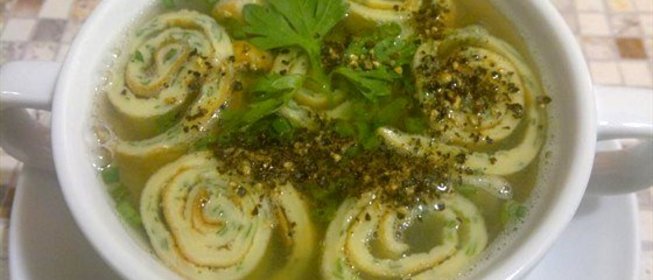 Суп с блинной лапшой (Minestra di frittata)