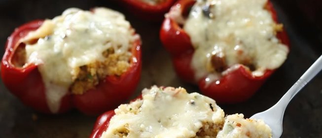 Перец, фаршированный кускусом с грибами