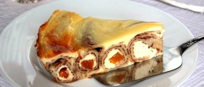 Сладкий блинный пирог с творогом