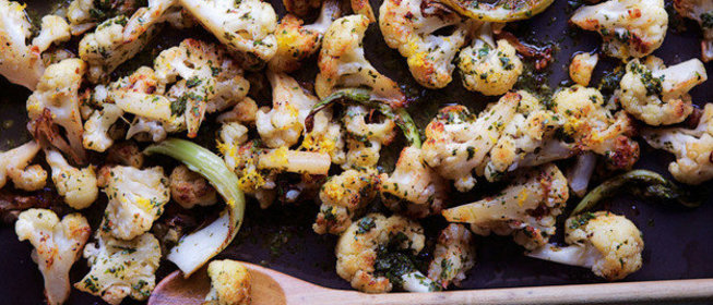 Запеченная цветная капуста с петрушкой и лимоном