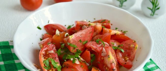Быстрые маринованные помидоры с чесноком