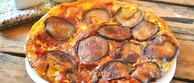 Омлет с баклажанами и помидорами