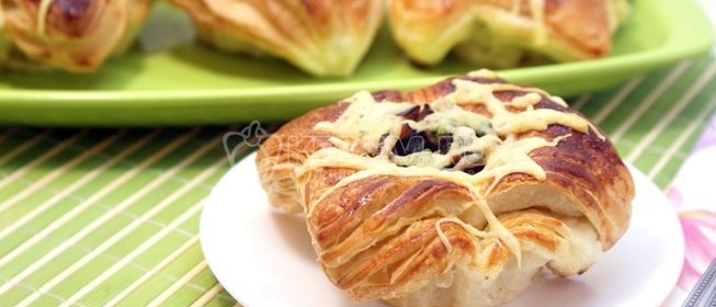 Слойки с баклажанами и сыром