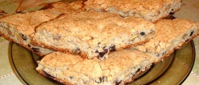 Печенье со специями, грецкими орехами и изюмом