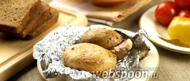 Картошка с салом запечённая в фольге