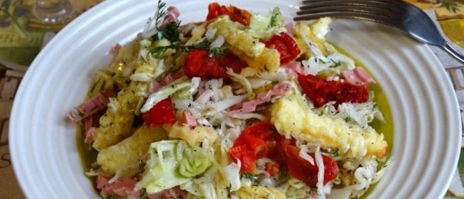 Капустный салат с омлетом