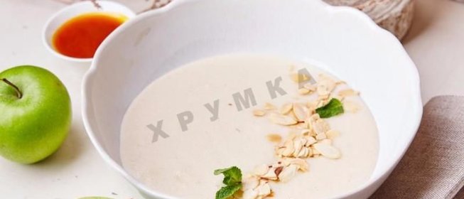 Каша манная с томлеными яблоками