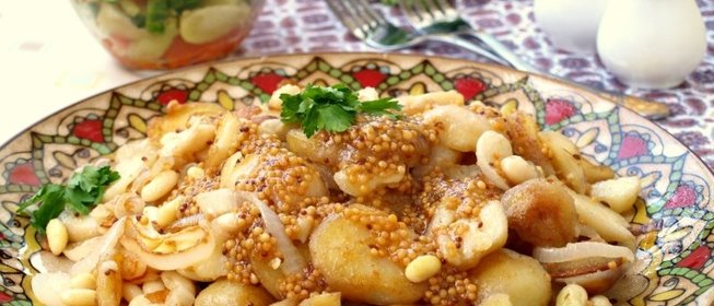 Молодой картофель с фасолью и горчичным соусом