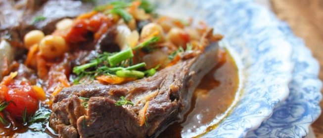 Марокканское рагу из баранины и нута с овощами