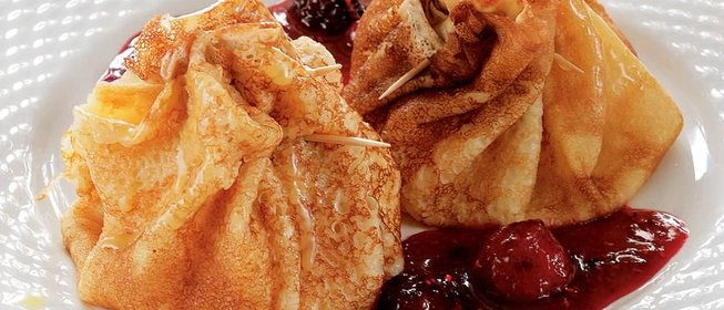 Итальянские блинчики с маскарпоне и ягодным соусом
