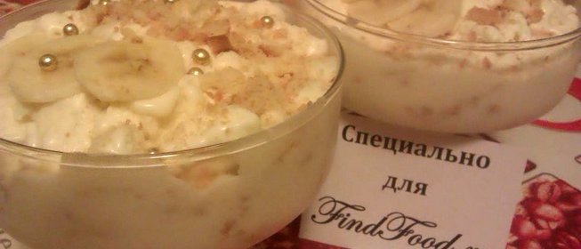 Банановый десерт с мороженым и печеньем