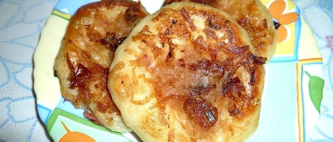 Дрожжевые оладьи с яблочным припёком