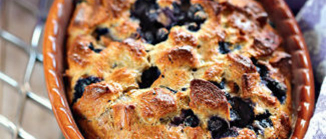 Хлебная запеканка с черникой
