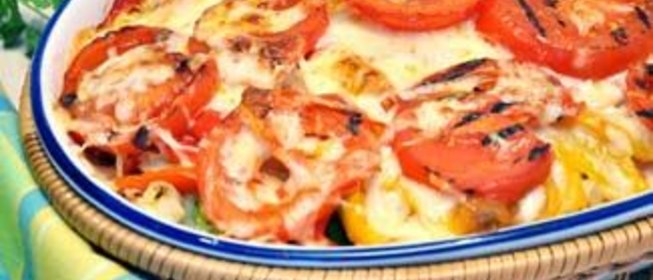 Запеканка из овощей-гриль с моцареллой и пармезаном