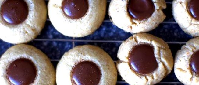 Печенье с шоколадом и фундуком