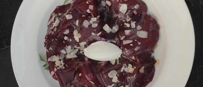 Карпаччо из свеклы с козьим сыром