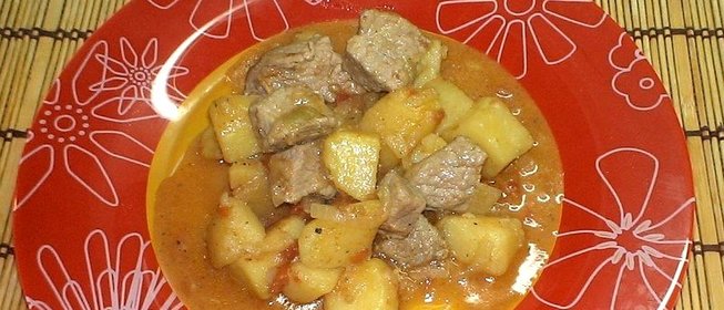 Картошка со свининой и помидорами