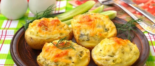 Картофель запечённый в духовке с начинкой из сыра сулугуни