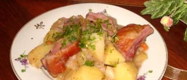 Картофель с копчеными ребрышками