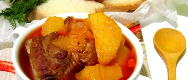 Тушеная картошка с ребрышками