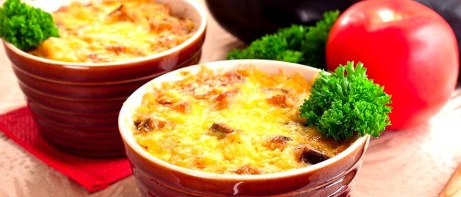 Запеканка с баклажанами и фаршем с соусом «Бешамель»