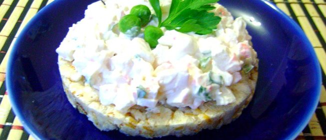 Крабовая закуска на хлебцах