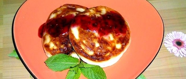 Сырники с ягодной начинкой