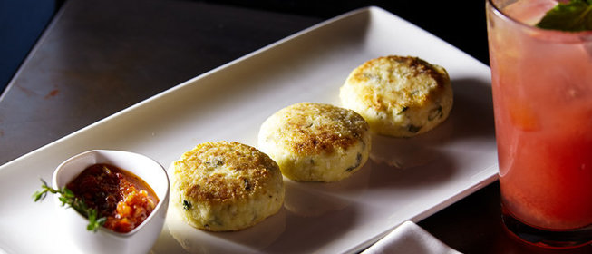 Соленые сырники с аджикой