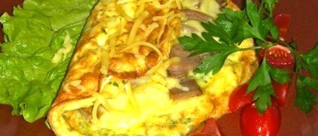 Завернутый в омлет баклажан с тофу