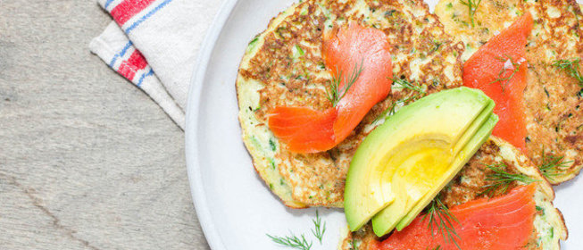 Панкейки с копченым лососем