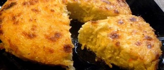 Вермишелевая запеканка с чесноком и соевым соусом