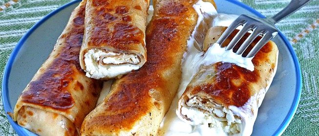 Яичные блинчики на молоке с творожной начинкой