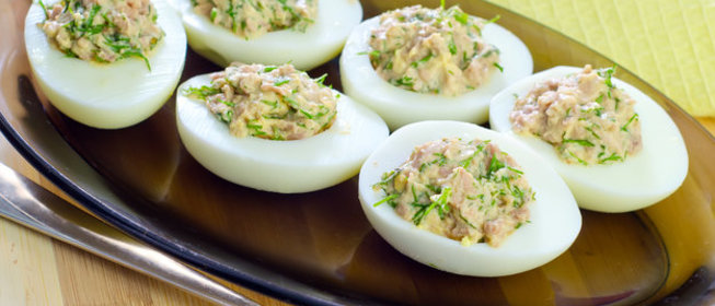 Яйца, фаршированные печенью трески